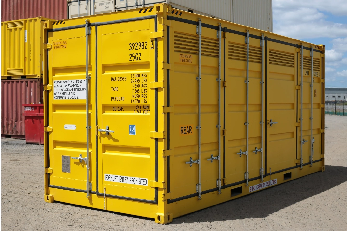 Dangerous goods shipping container