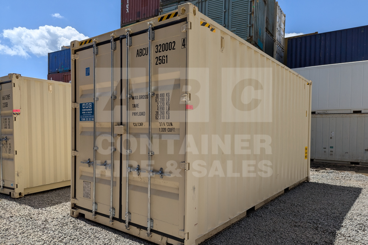 Rank 9 out of 10 new build cream 20 foot furniture removalist box in Brisbane.